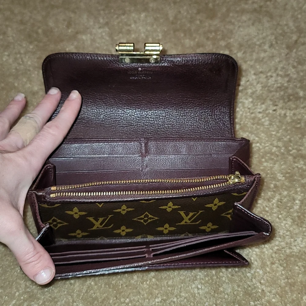 Authentic Louis Vuitton wallet - Picture 5 of 13